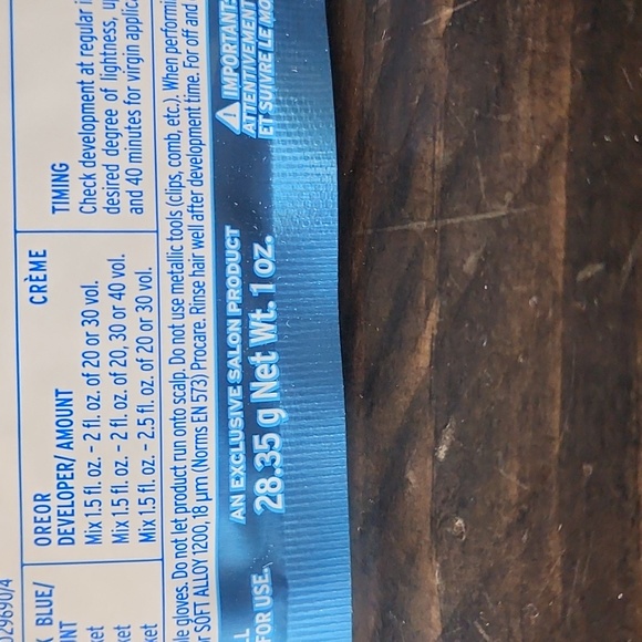 2 boxes of L'OREAL QUICK BLUE BLEACH (each box has 12 individual packages) - Picture 8 of 10